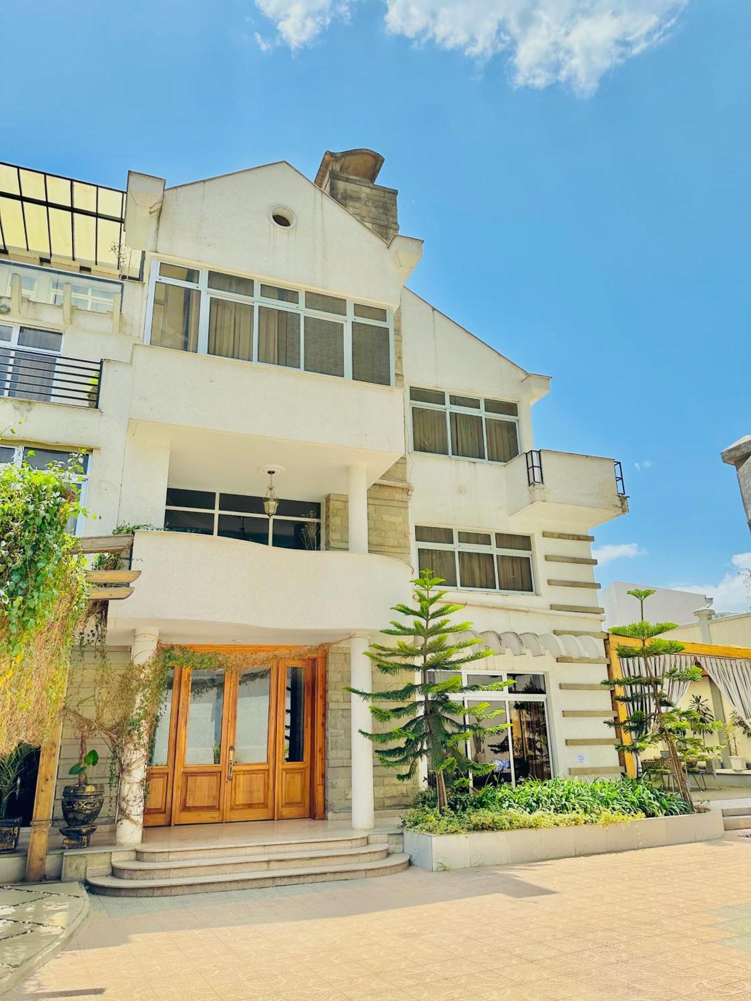 Social House Bed & Breakfast Addis Ababa Exterior photo