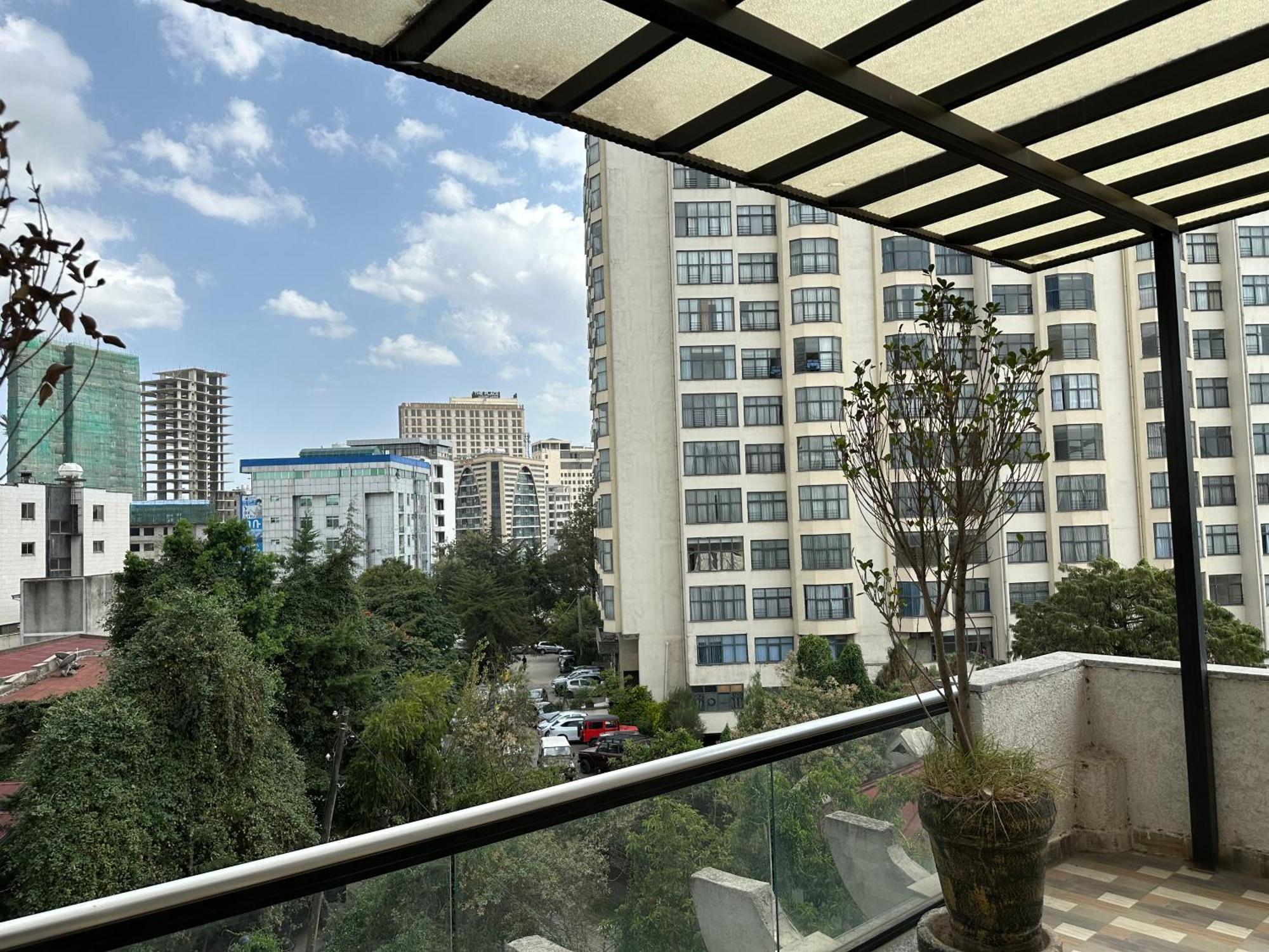 Social House Bed & Breakfast Addis Ababa Exterior photo